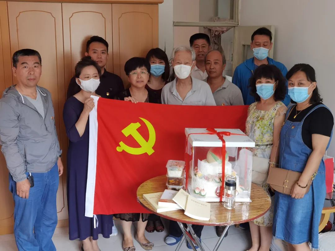 临别之际,刘崇杰勉励大家要认真学习党史,不忘初心,牢记使命,努力为党